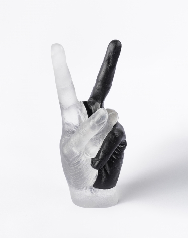 Hank Willis Thomas, Peace, 2019, glass cast hand